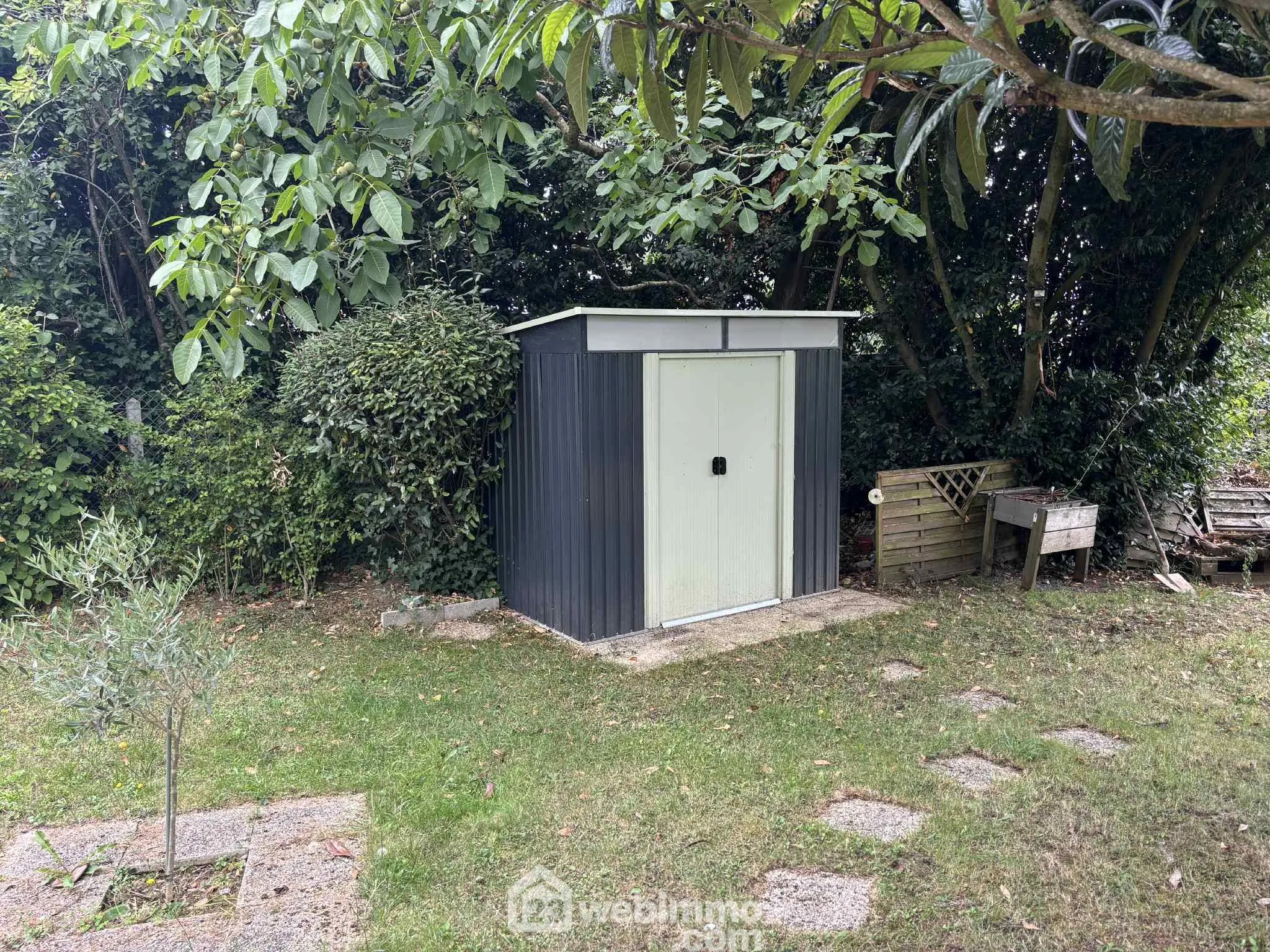 Maison à vendre de 92 m² à Thuré avec terrain et garage - Potentiel à exploiter 