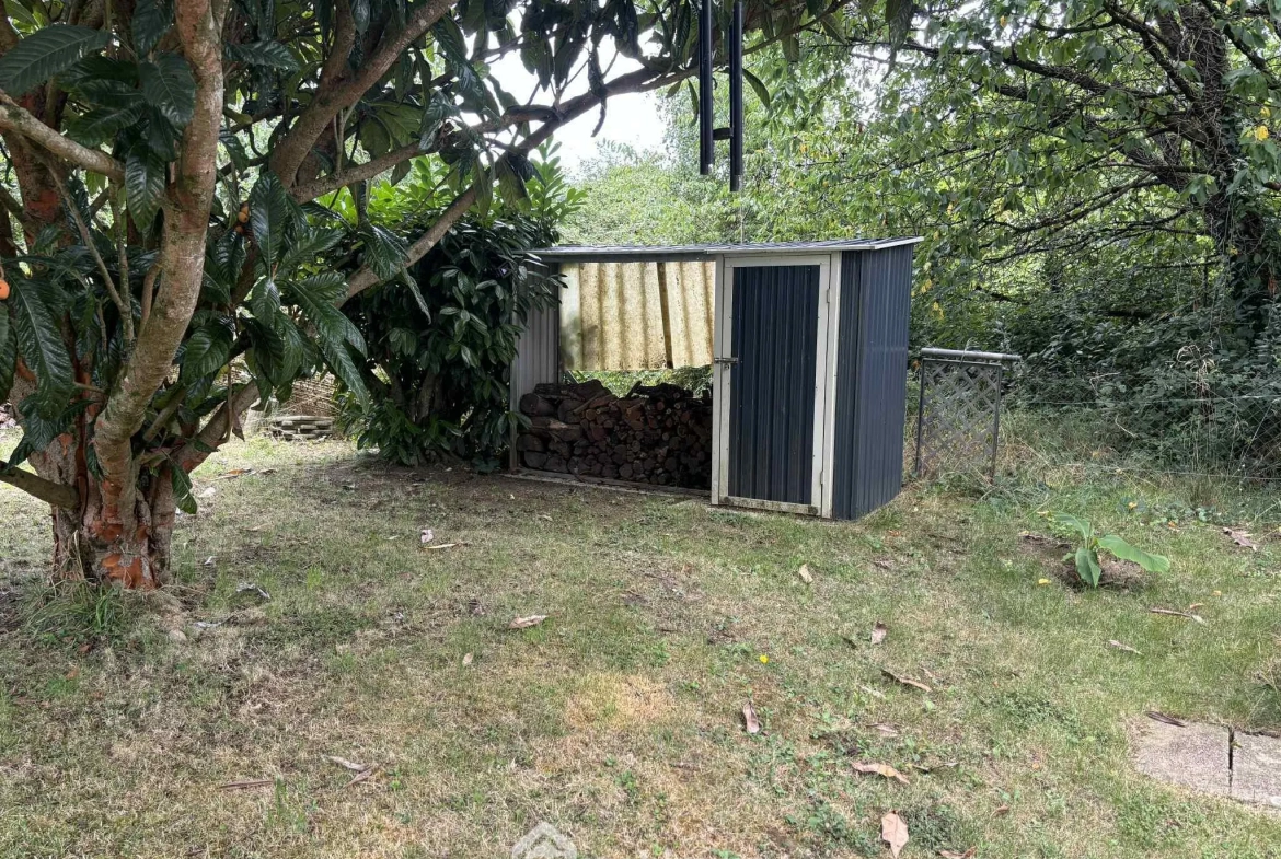 Maison à vendre de 92 m² à Thuré avec terrain et garage - Potentiel à exploiter 