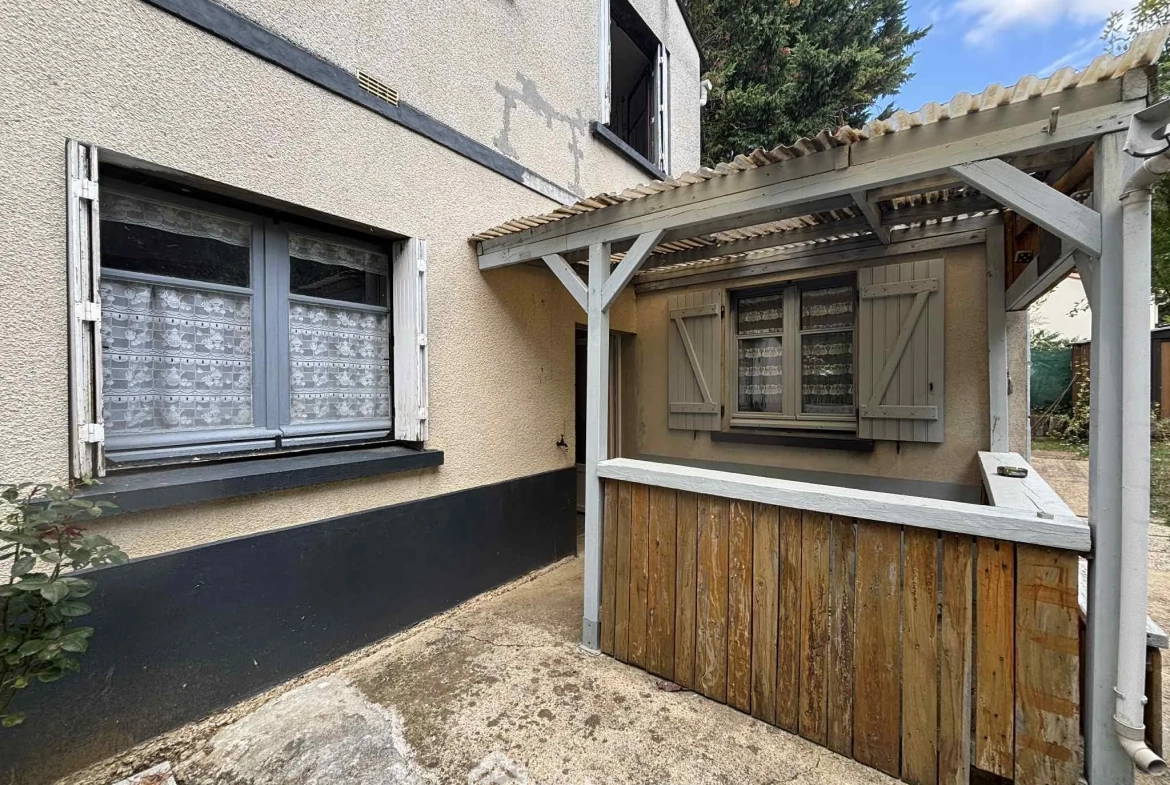 Maison à vendre de 92 m² à Thuré avec terrain et garage - Potentiel à exploiter 