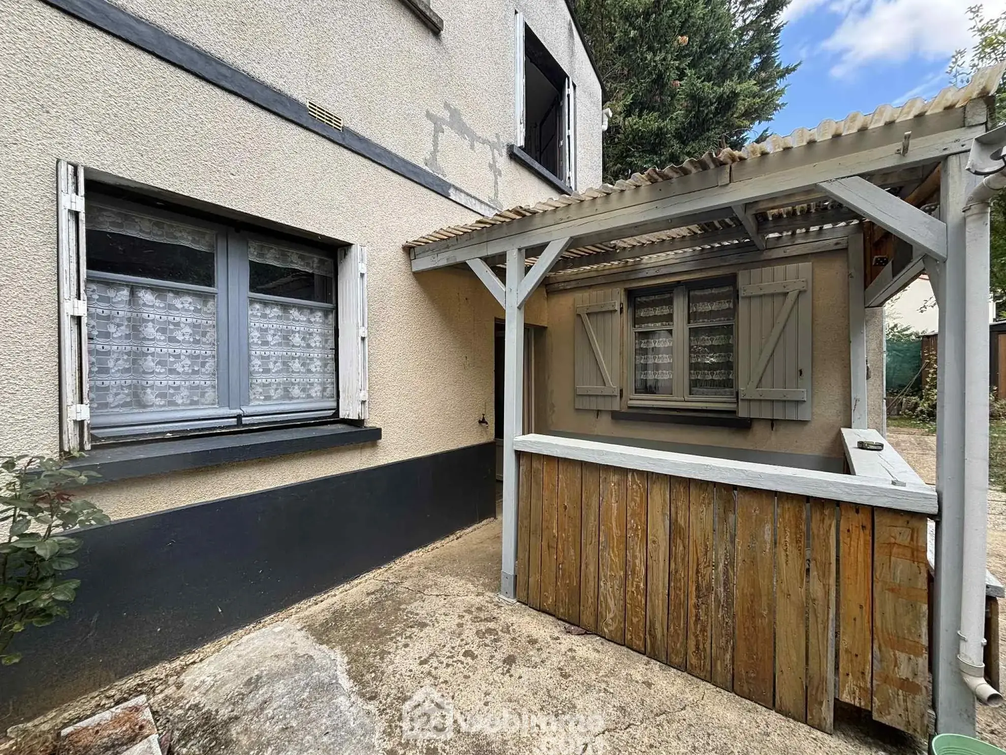 Maison à vendre de 92 m² à Thuré avec terrain et garage - Potentiel à exploiter 