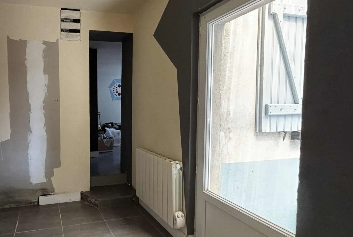 Maison à vendre de 92 m² à Thuré avec terrain et garage - Potentiel à exploiter 