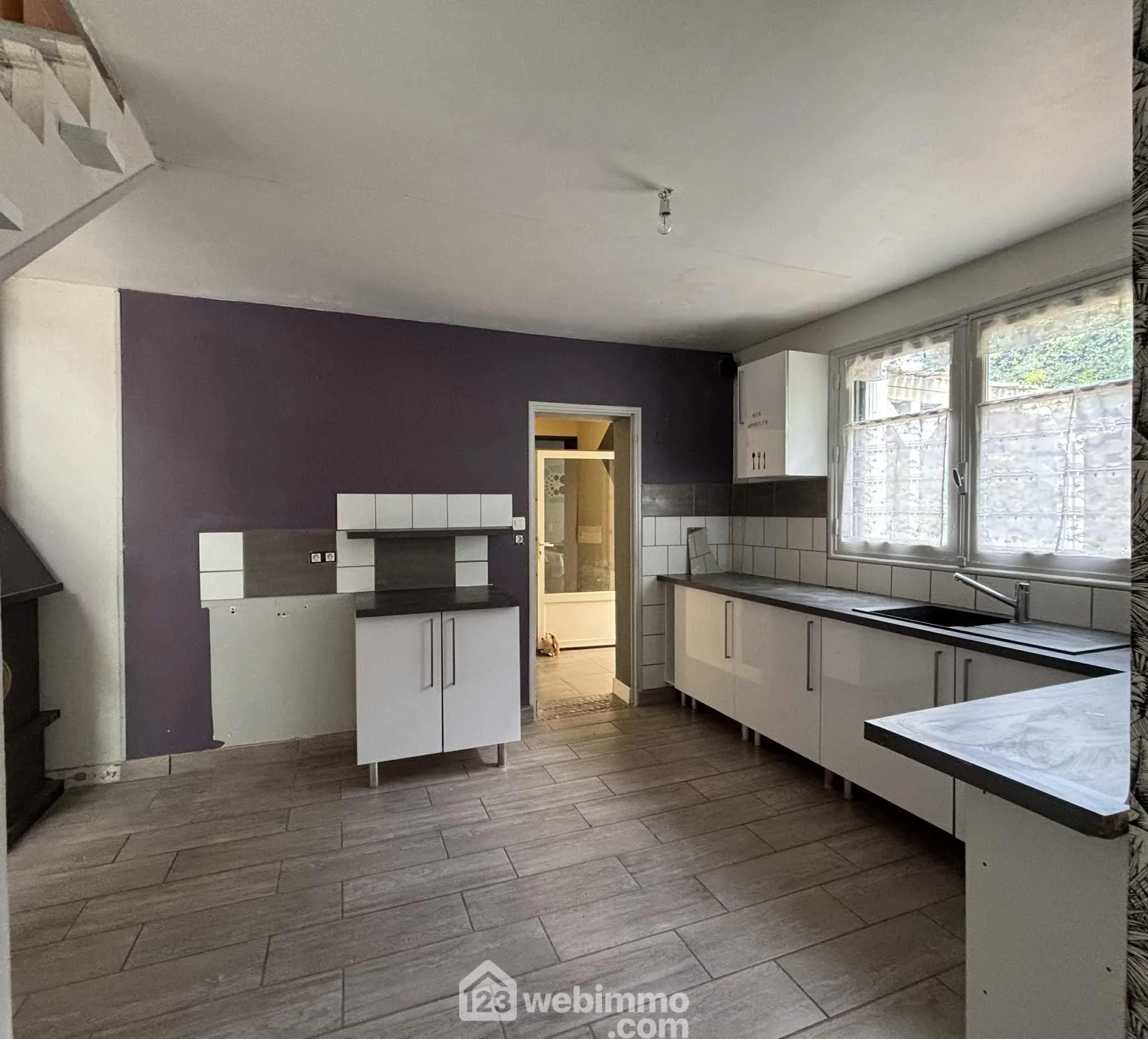 Maison à vendre de 92 m² à Thuré avec terrain et garage - Potentiel à exploiter 