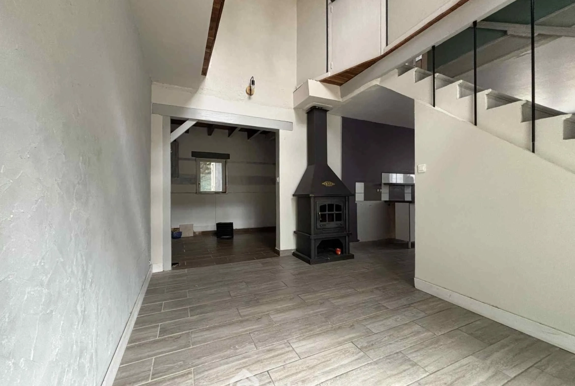 Maison à vendre de 92 m² à Thuré avec terrain et garage - Potentiel à exploiter 