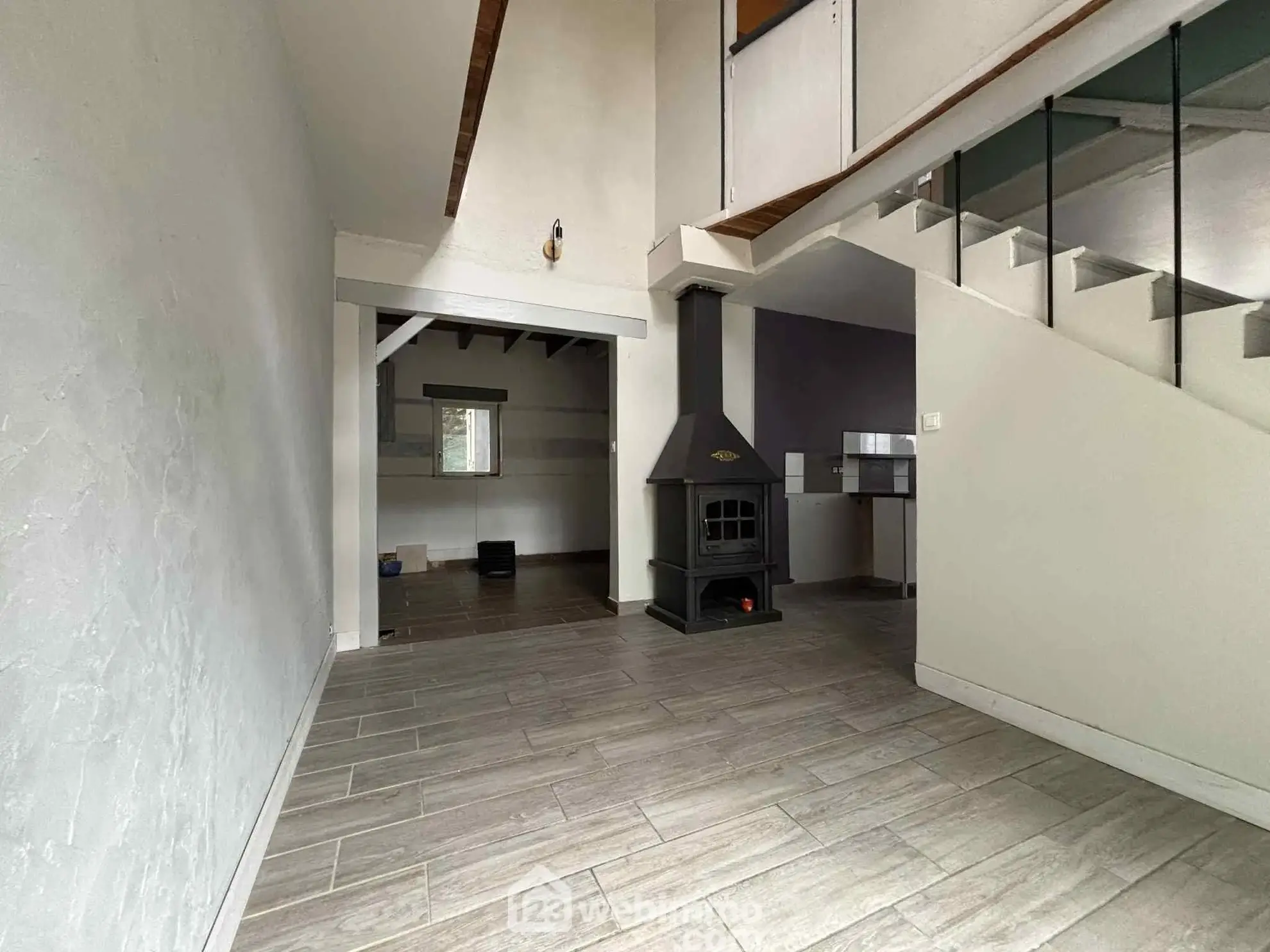 Maison à vendre de 92 m² à Thuré avec terrain et garage - Potentiel à exploiter 