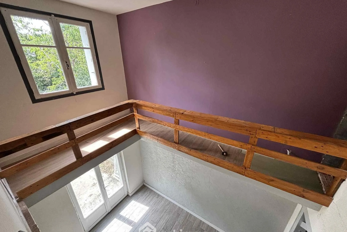 Maison à vendre de 92 m² à Thuré avec terrain et garage - Potentiel à exploiter 
