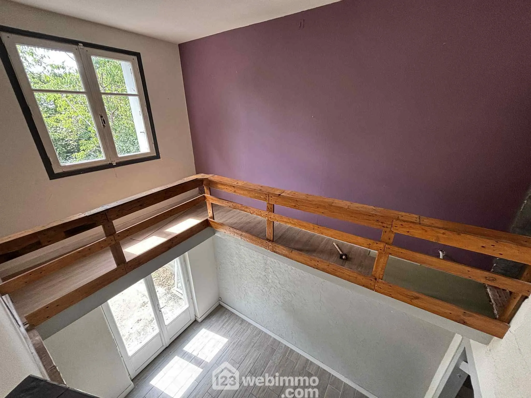 Maison à vendre de 92 m² à Thuré avec terrain et garage - Potentiel à exploiter 