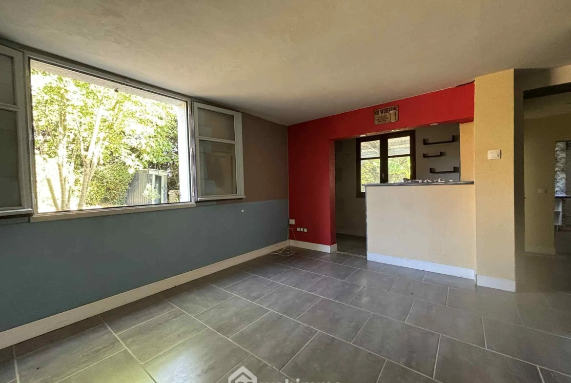 Maison à vendre de 92 m² à Thuré avec terrain et garage - Potentiel à exploiter 
