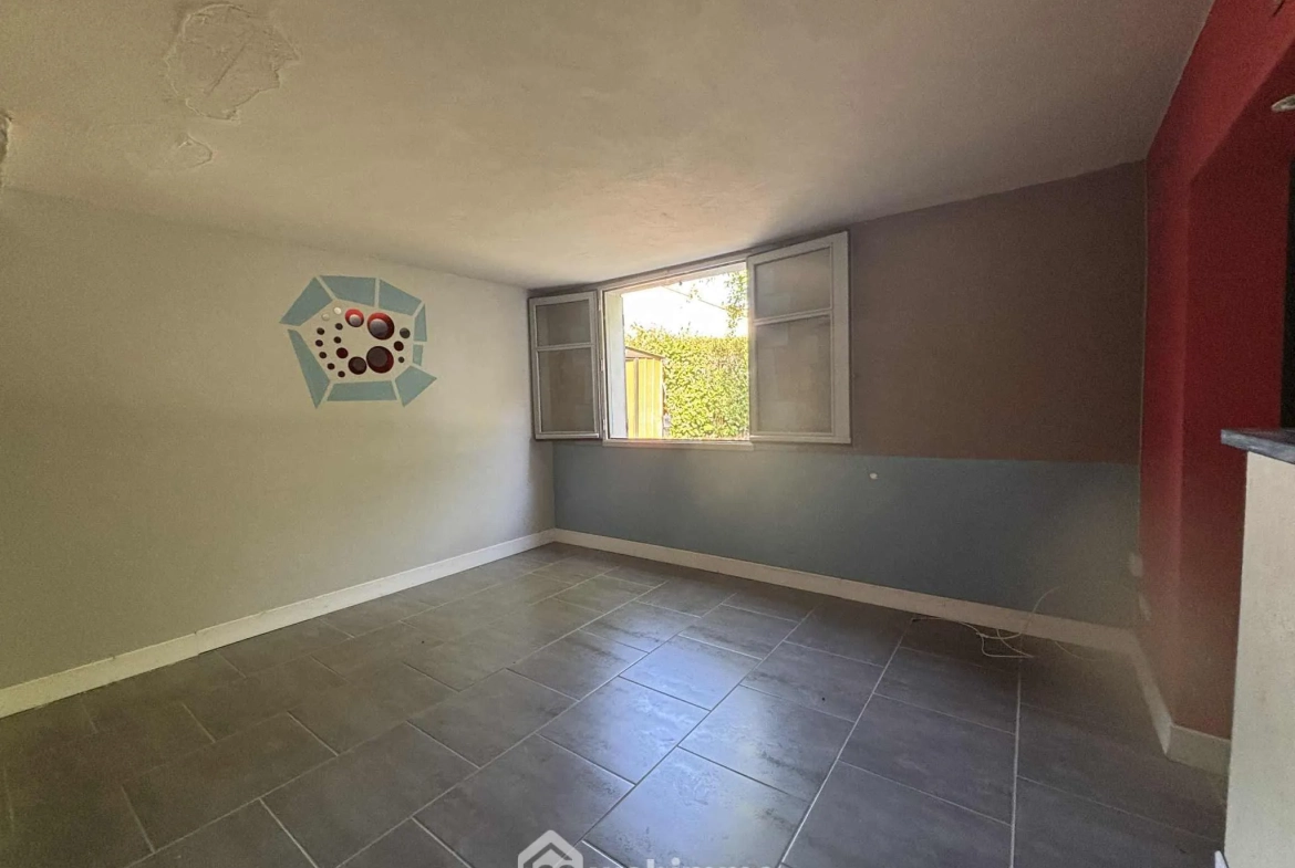 Maison à vendre de 92 m² à Thuré avec terrain et garage - Potentiel à exploiter 
