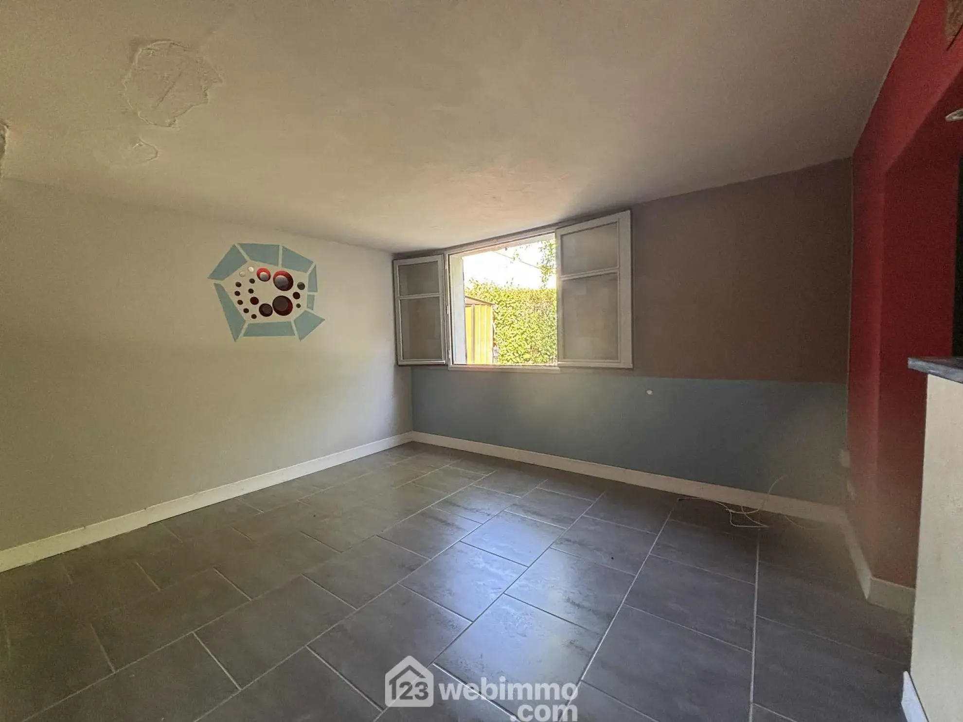Maison à vendre de 92 m² à Thuré avec terrain et garage - Potentiel à exploiter 