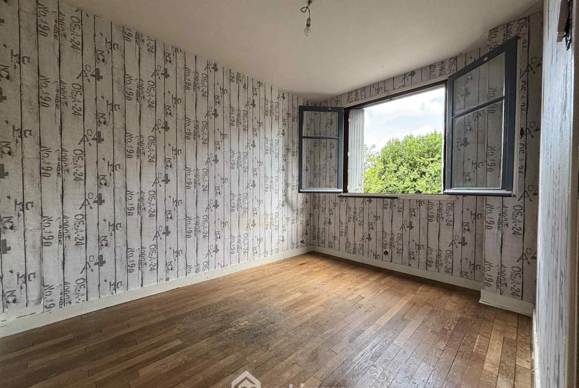 Maison à vendre de 92 m² à Thuré avec terrain et garage - Potentiel à exploiter 