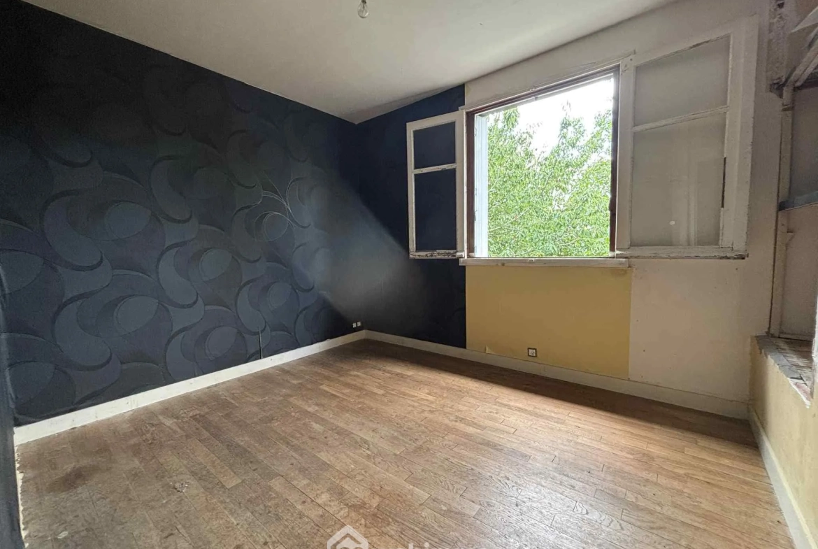 Maison à vendre de 92 m² à Thuré avec terrain et garage - Potentiel à exploiter 
