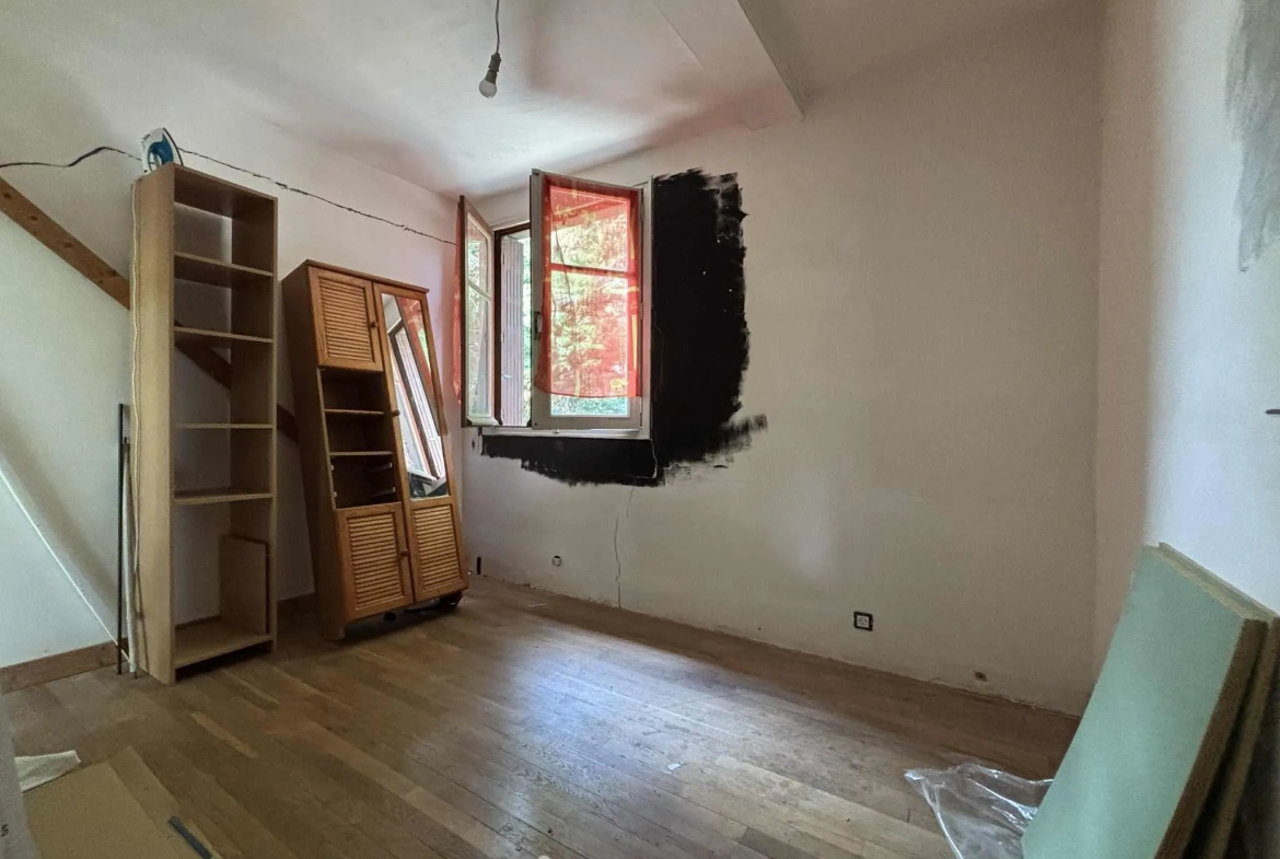 Maison à vendre de 92 m² à Thuré avec terrain et garage - Potentiel à exploiter 
