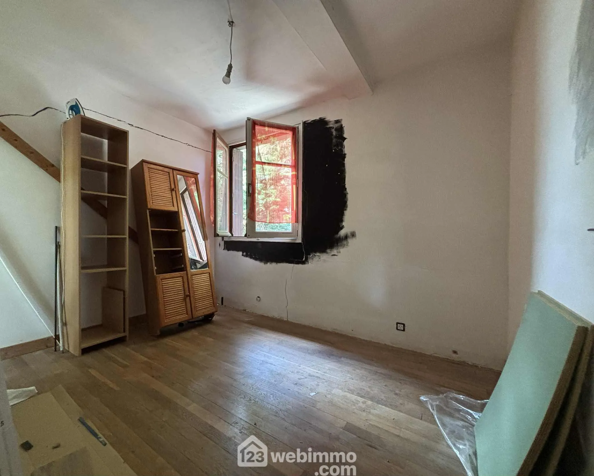 Maison à vendre de 92 m² à Thuré avec terrain et garage - Potentiel à exploiter 