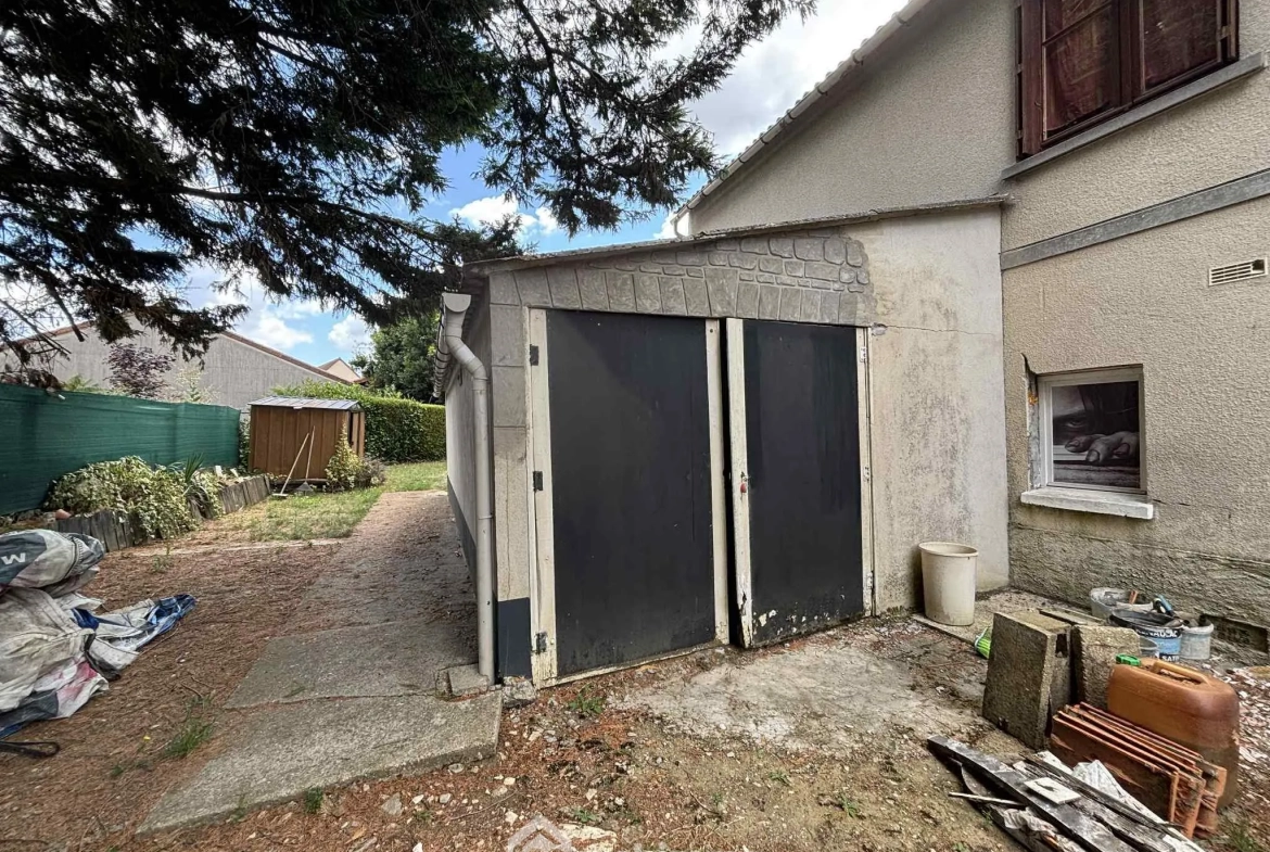 Maison à vendre de 92 m² à Thuré avec terrain et garage - Potentiel à exploiter 