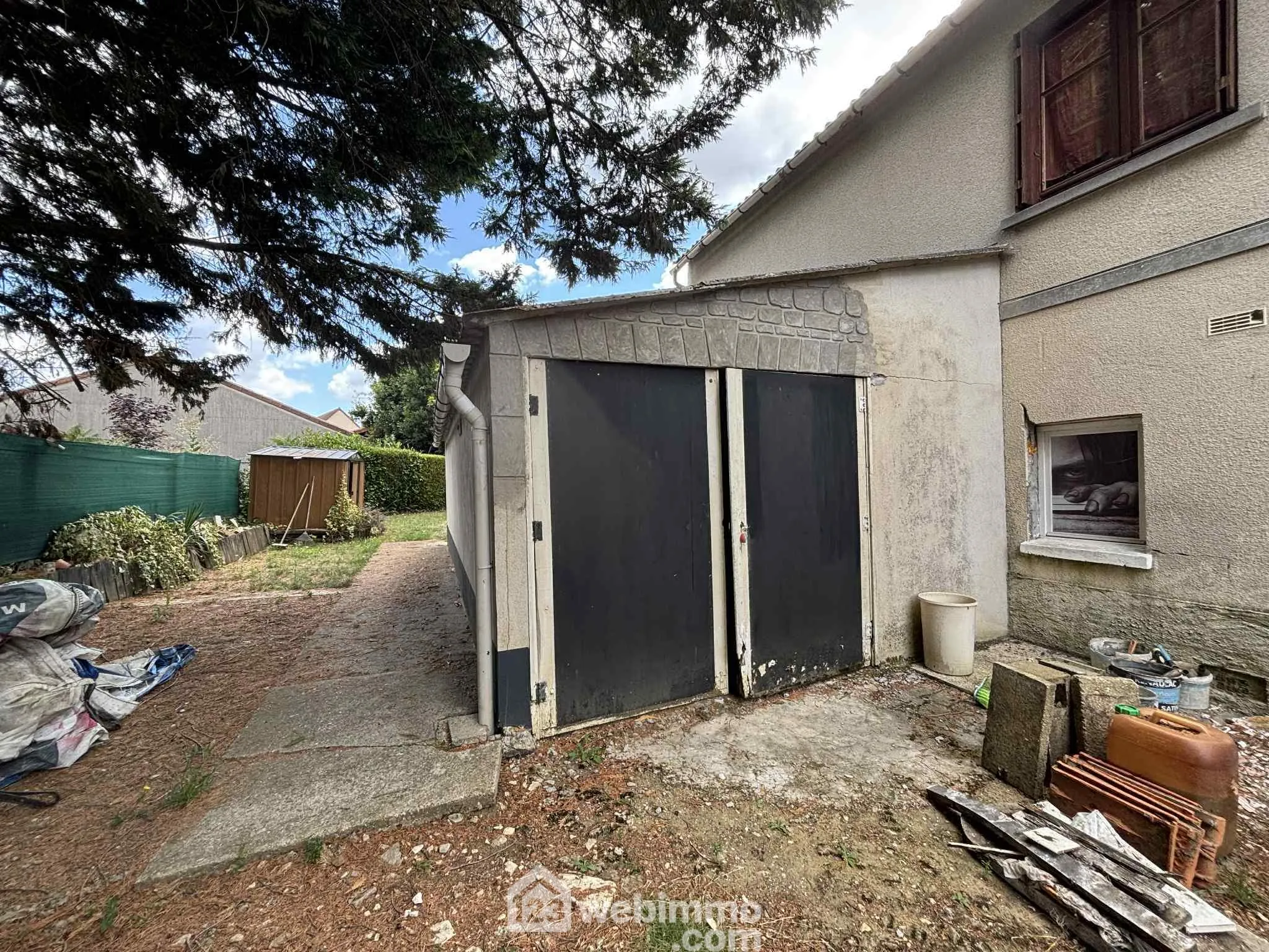Maison à vendre de 92 m² à Thuré avec terrain et garage - Potentiel à exploiter 