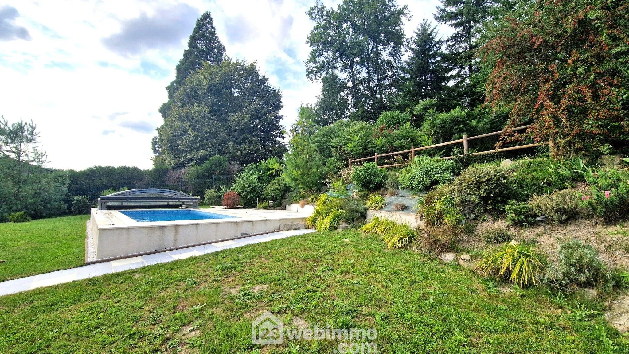 Belle maison de plain-pied de 103 m² à Mons-en-Laonnois avec piscine et garage 
