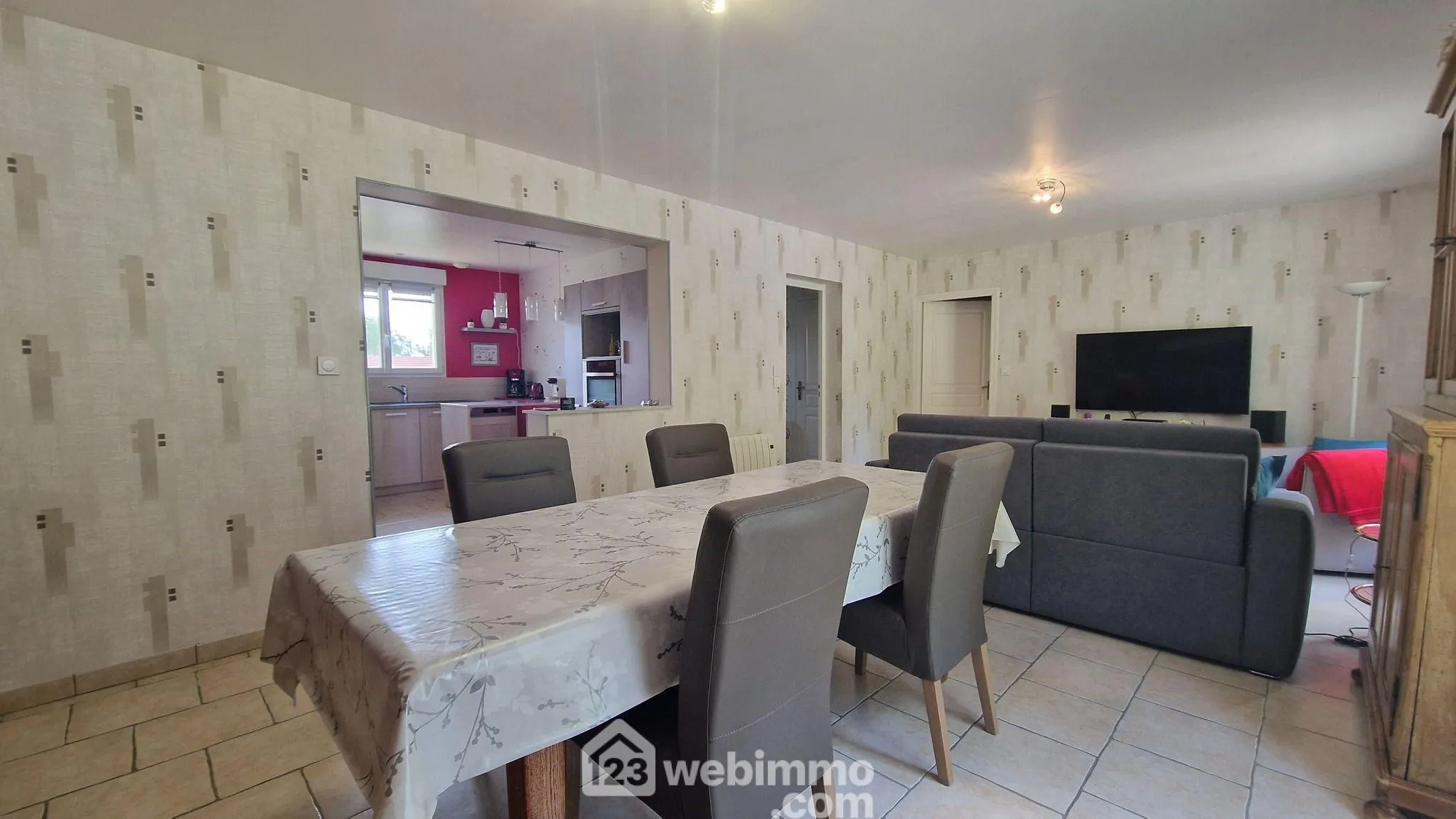 Belle maison de plain-pied de 103 m² à Mons-en-Laonnois avec piscine et garage 