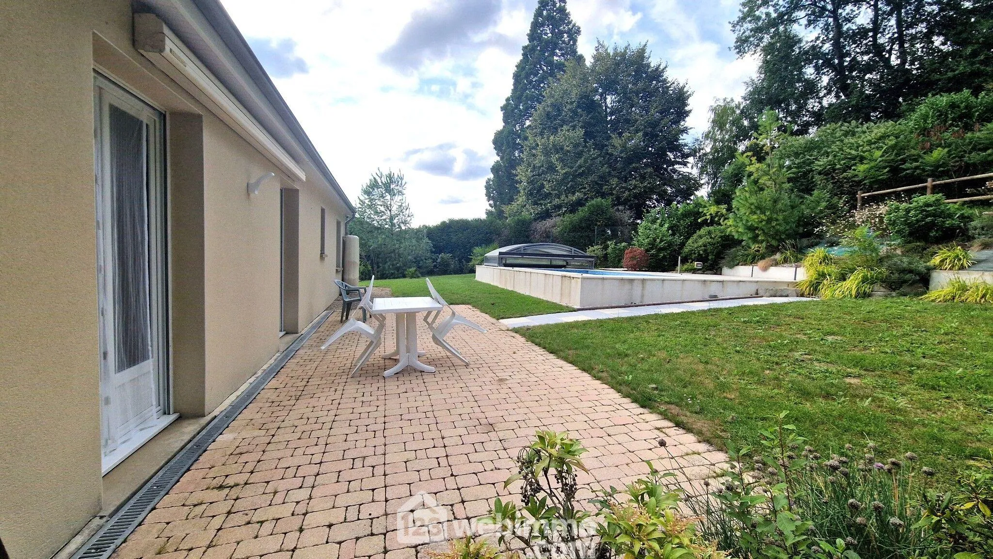 Belle maison de plain-pied de 103 m² à Mons-en-Laonnois avec piscine et garage 