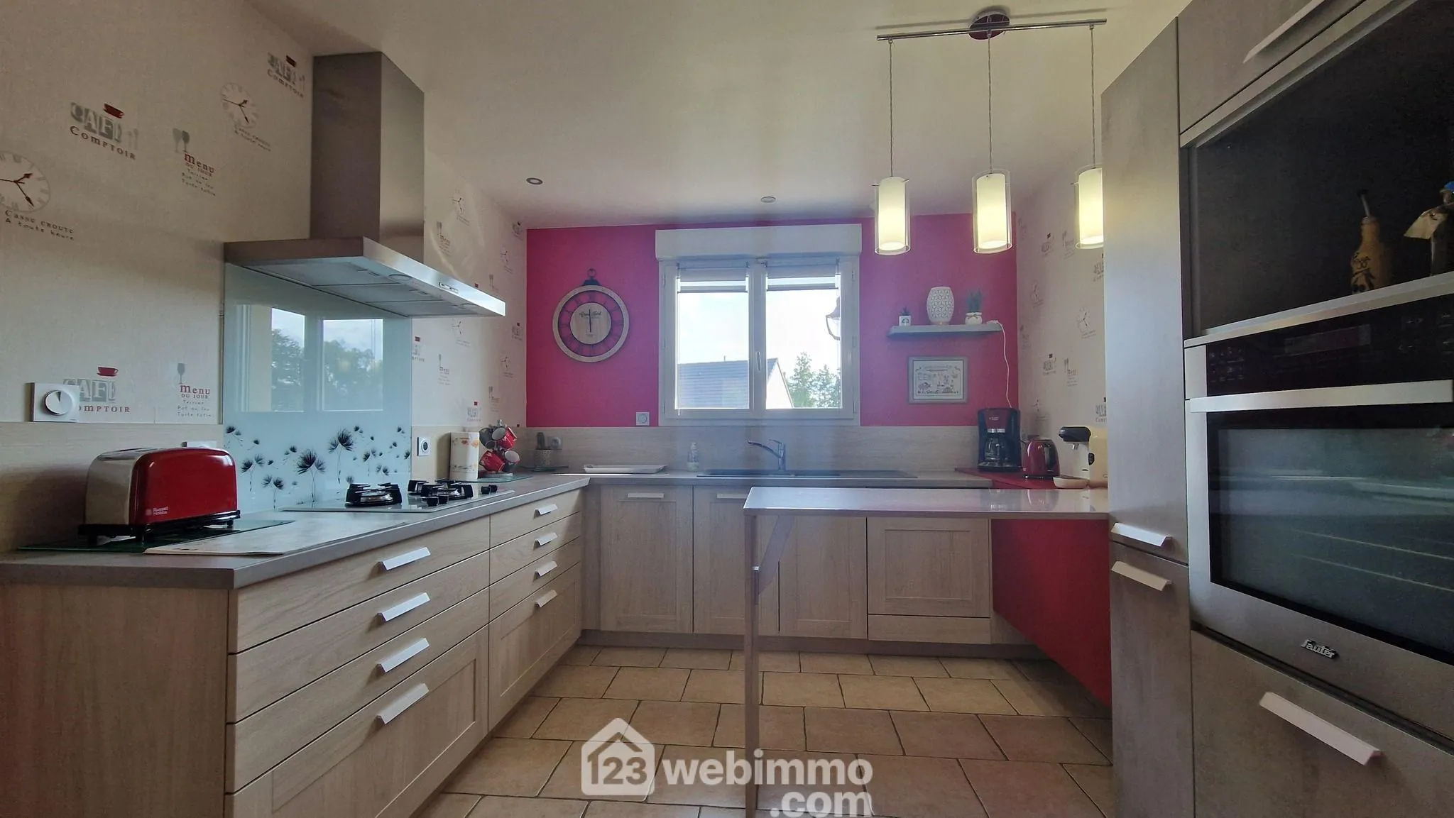 Belle maison de plain-pied de 103 m² à Mons-en-Laonnois avec piscine et garage 