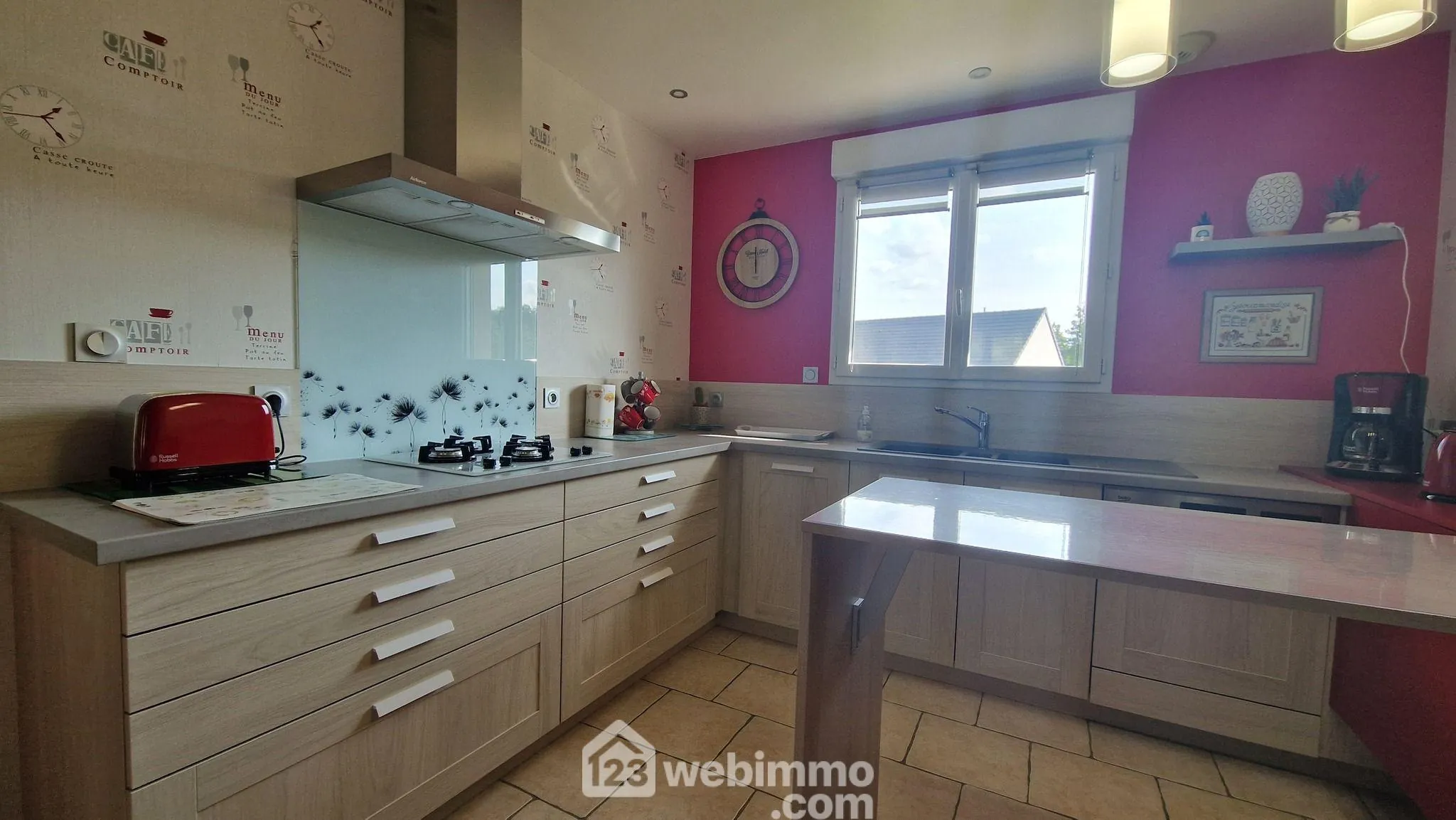Belle maison de plain-pied de 103 m² à Mons-en-Laonnois avec piscine et garage 