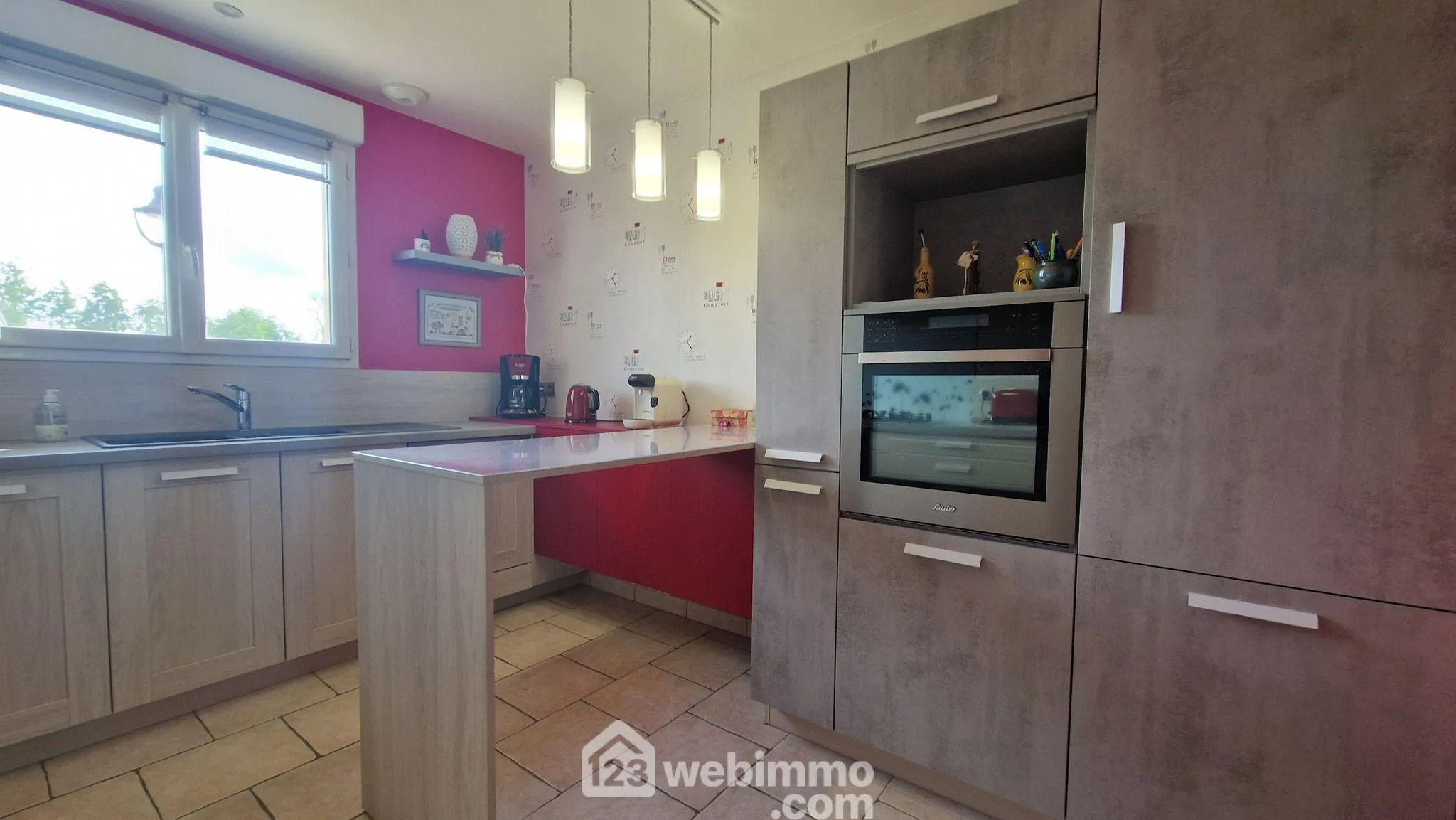 Belle maison de plain-pied de 103 m² à Mons-en-Laonnois avec piscine et garage 