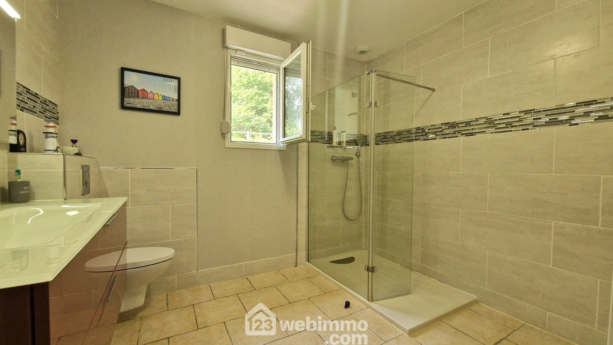 Belle maison de plain-pied de 103 m² à Mons-en-Laonnois avec piscine et garage 