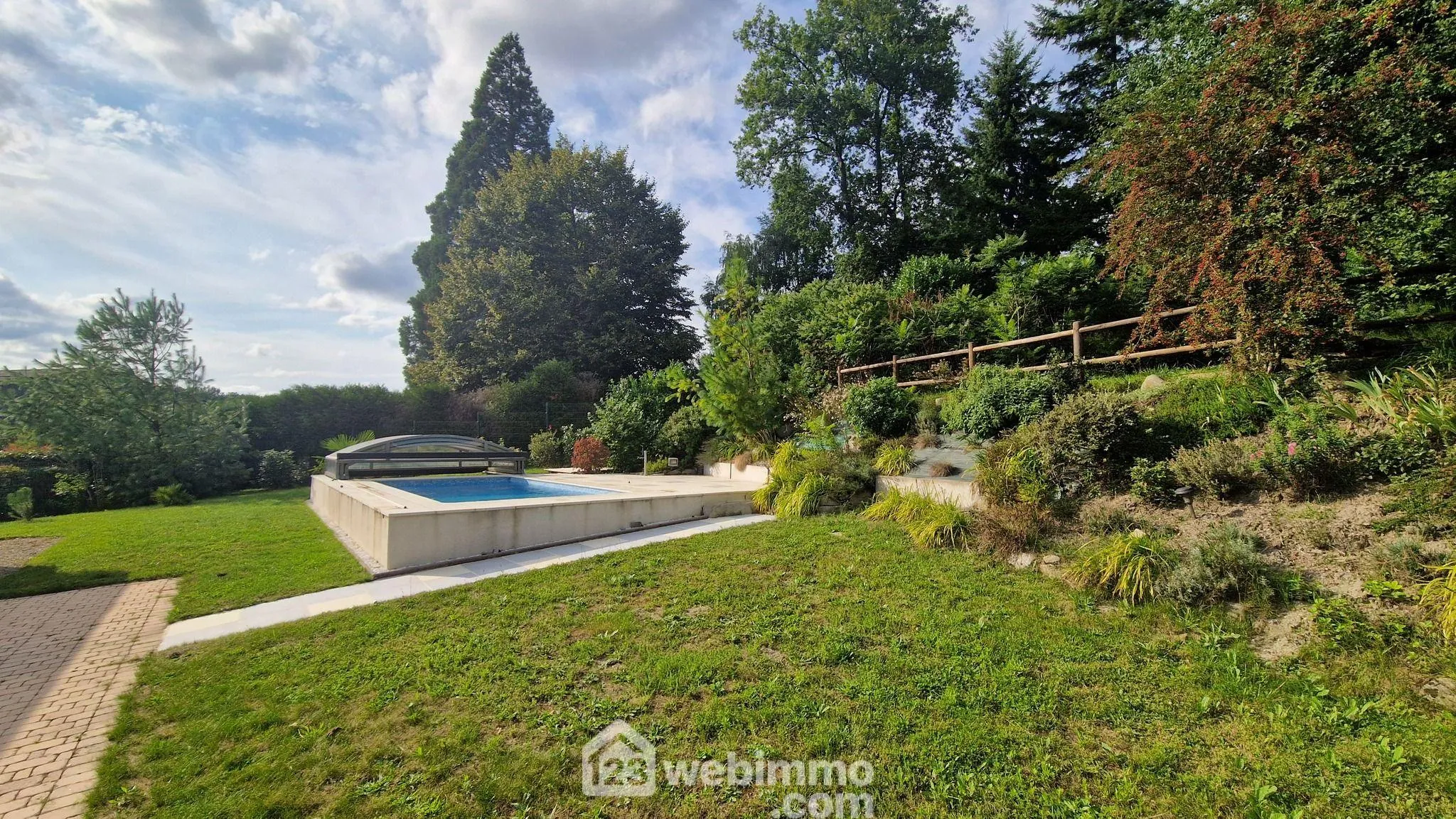 Belle maison de plain-pied de 103 m² à Mons-en-Laonnois avec piscine et garage 