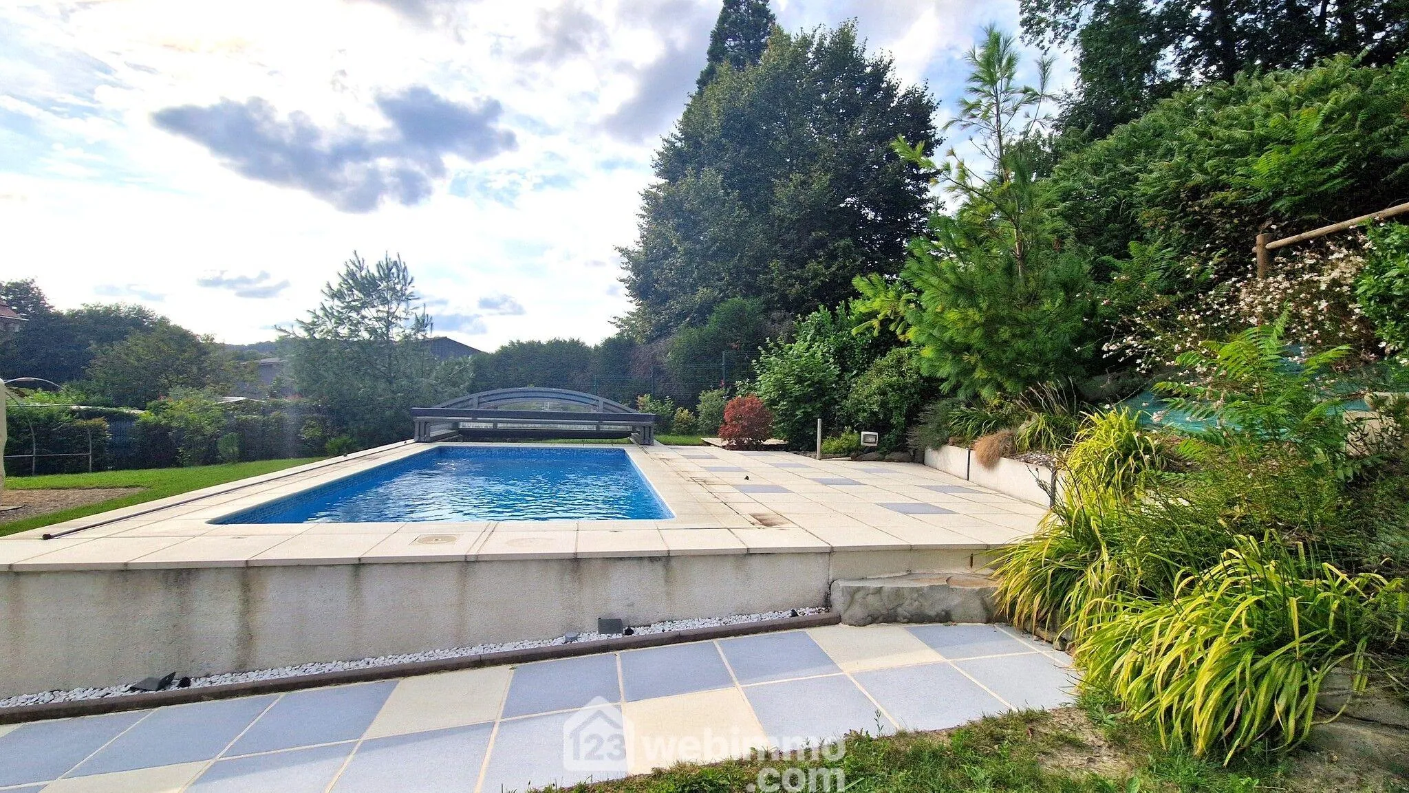 Belle maison de plain-pied de 103 m² à Mons-en-Laonnois avec piscine et garage 
