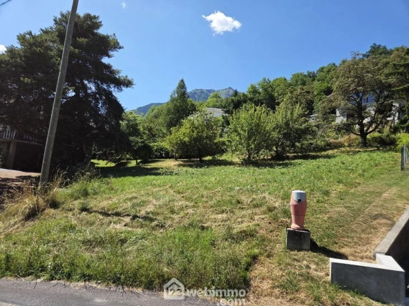 Terrain constructible de 518m² à Mercury avec vue dégagée