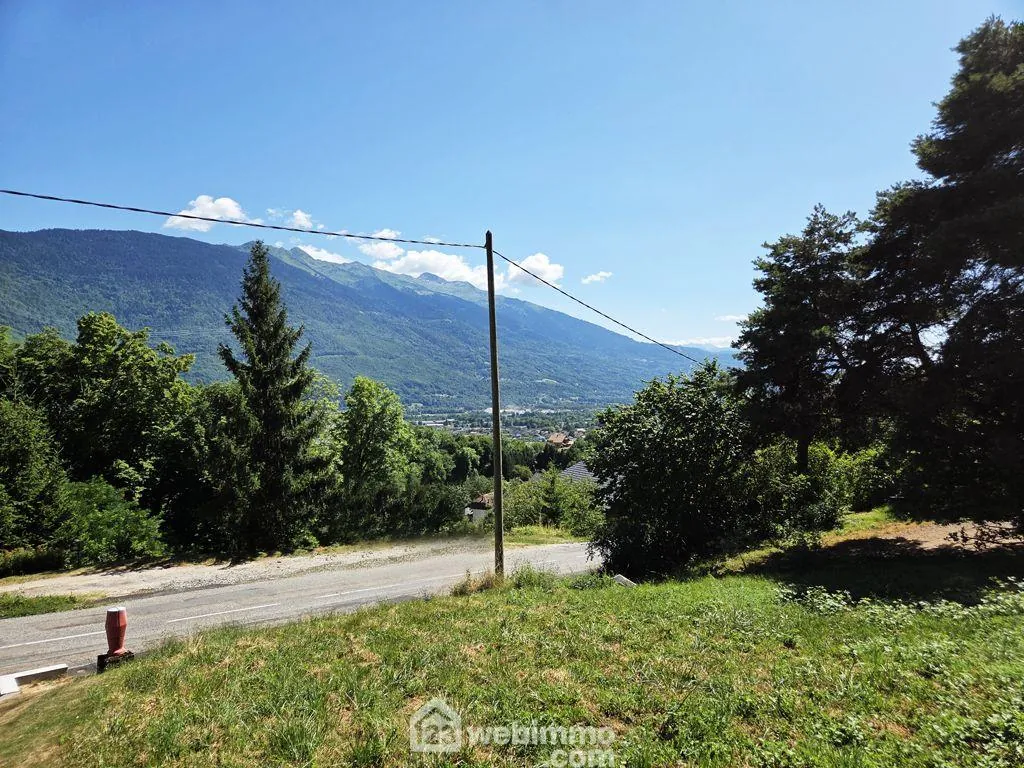 Terrain constructible de 518m² à Mercury avec vue dégagée 