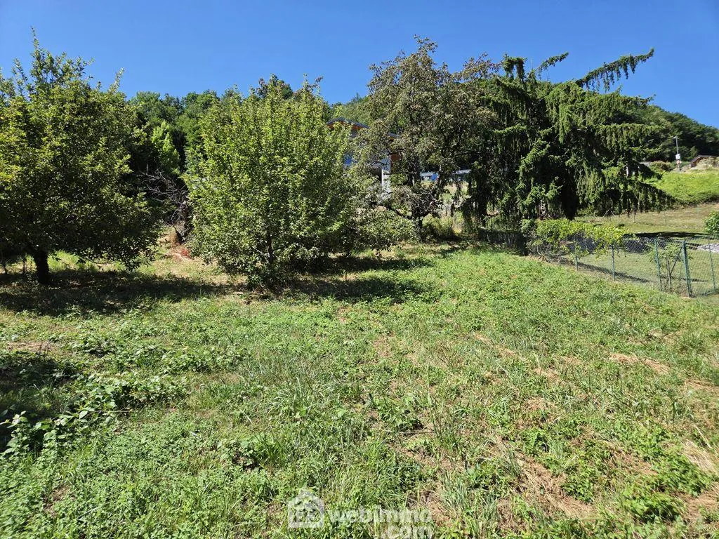 Terrain constructible de 518m² à Mercury avec vue dégagée 