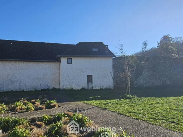 Maison à rénover de 174 m² à Narcastet avec terrain de 1200 m² - Opportunité rare