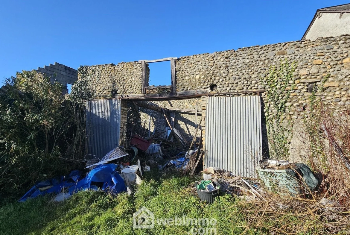 Maison à rénover de 174 m² à Narcastet avec terrain de 1200 m² - Opportunité rare 