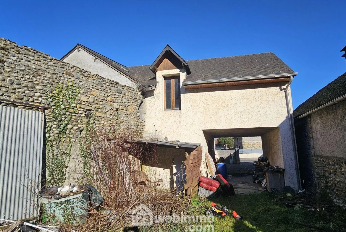 Maison à rénover de 174 m² à Narcastet avec terrain de 1200 m² - Opportunité rare 