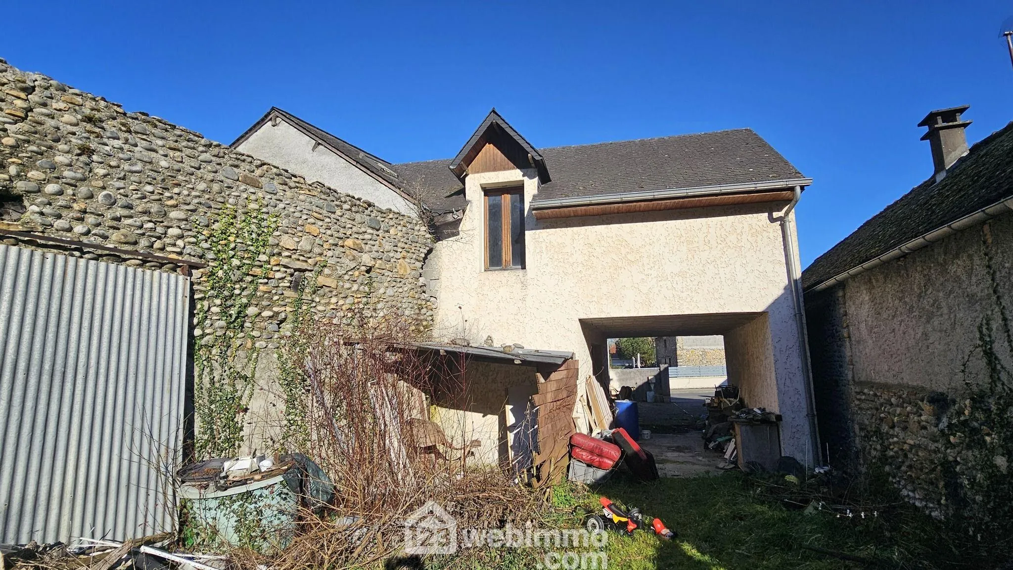 Maison à rénover de 174 m² à Narcastet avec terrain de 1200 m² - Opportunité rare 