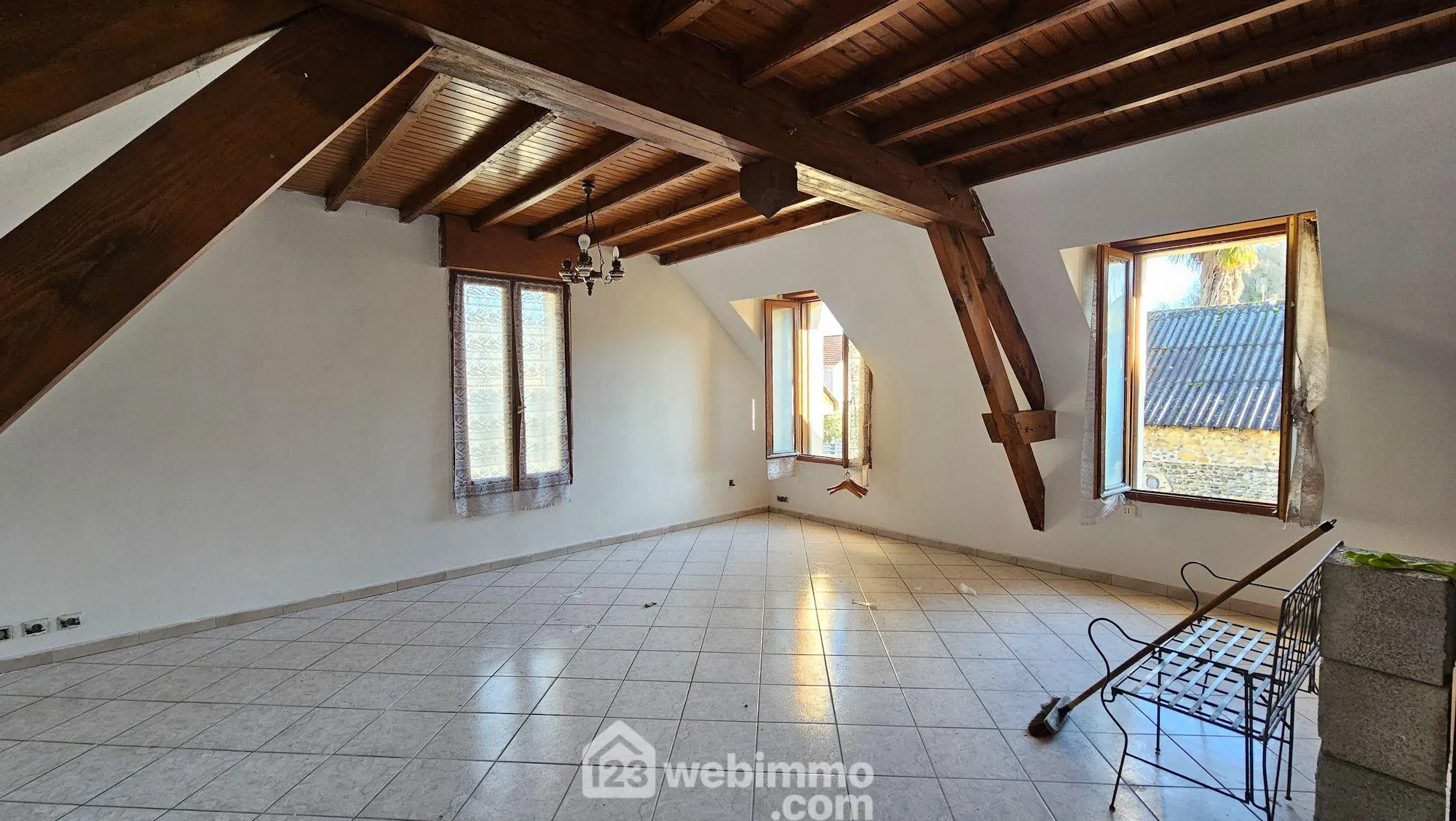 Maison à rénover de 174 m² à Narcastet avec terrain de 1200 m² - Opportunité rare 