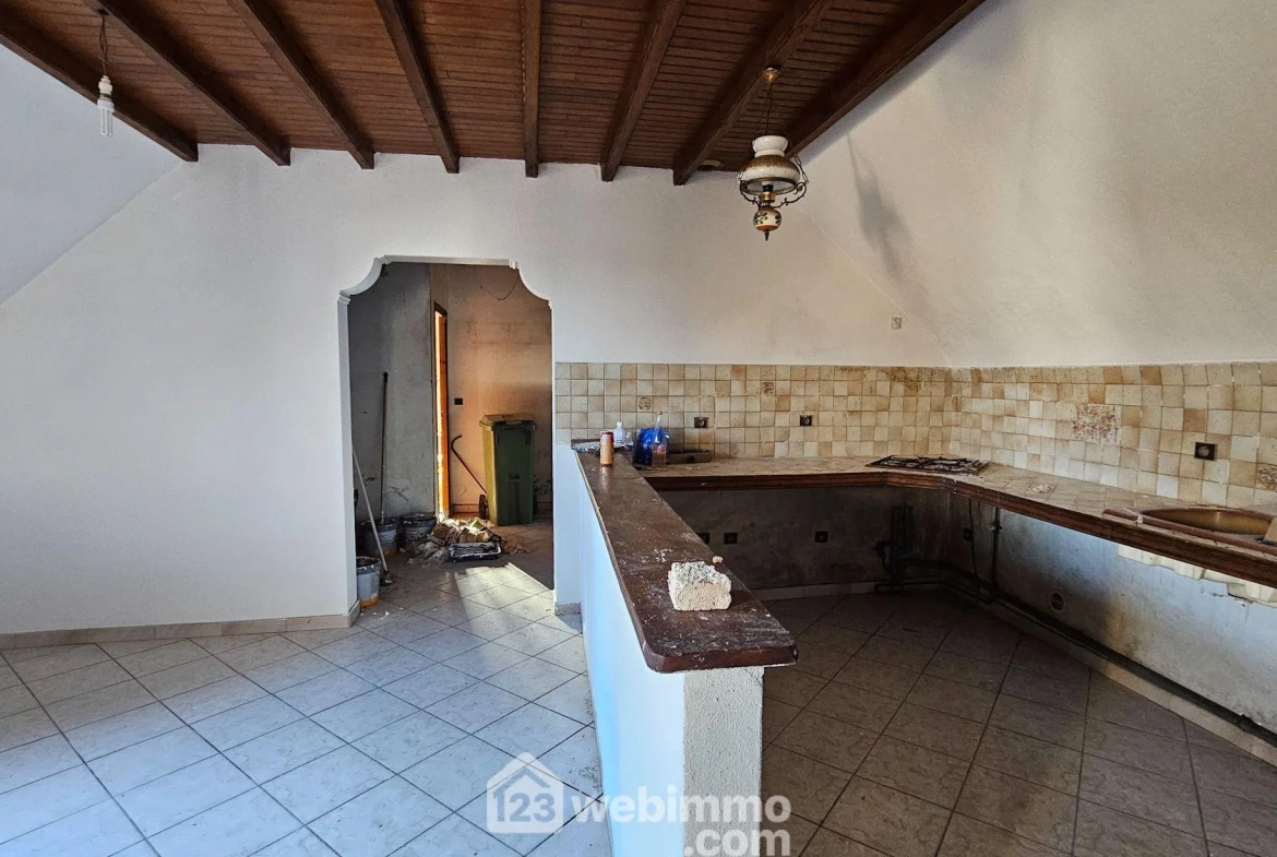 Maison à rénover de 174 m² à Narcastet avec terrain de 1200 m² - Opportunité rare 