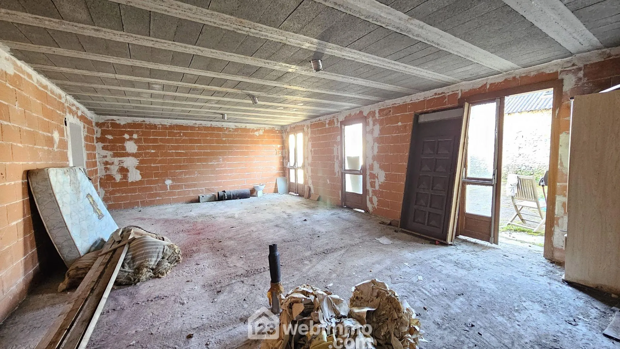 Maison à rénover de 174 m² à Narcastet avec terrain de 1200 m² - Opportunité rare 