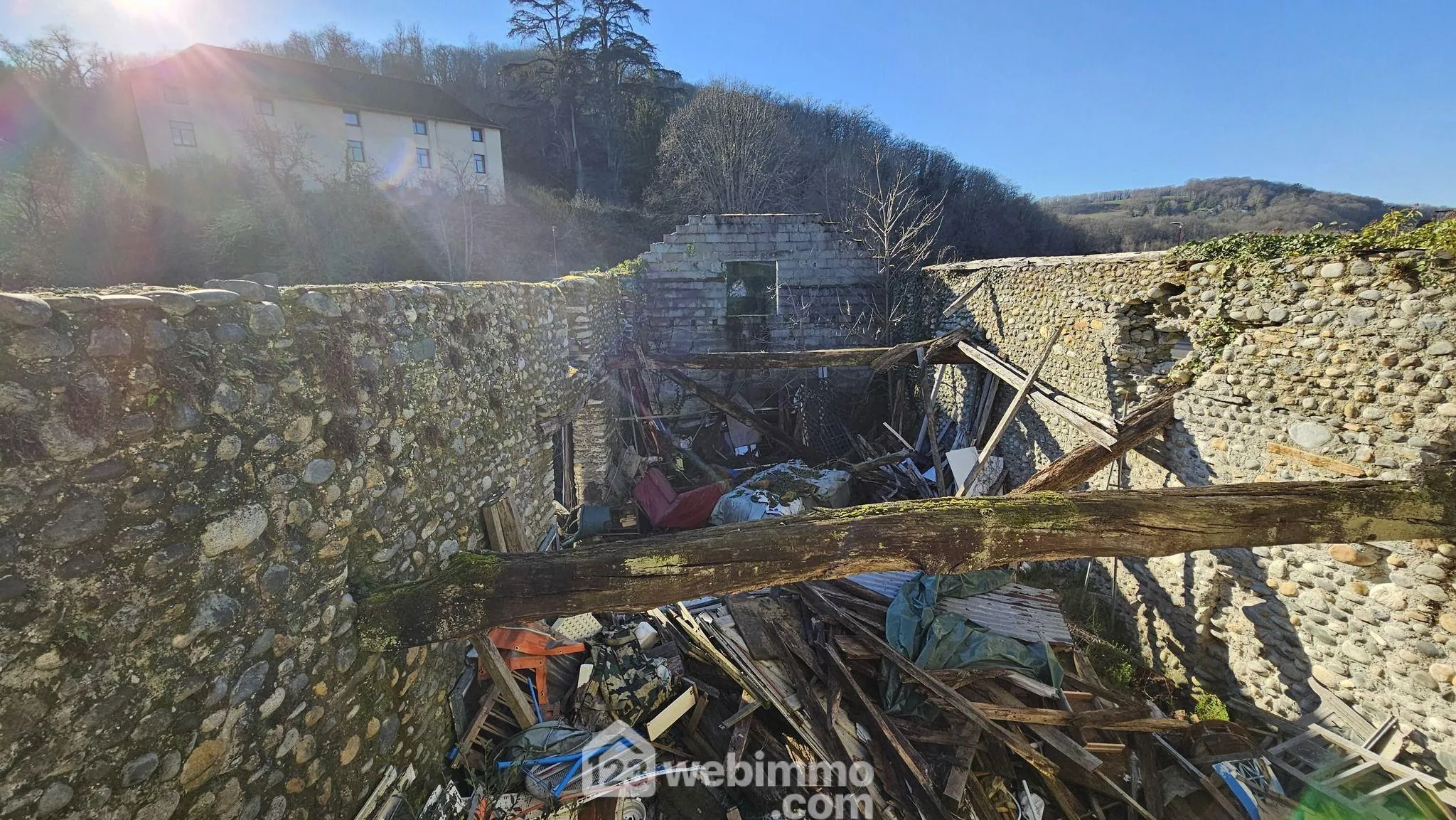 Maison à rénover de 174 m² à Narcastet avec terrain de 1200 m² - Opportunité rare 