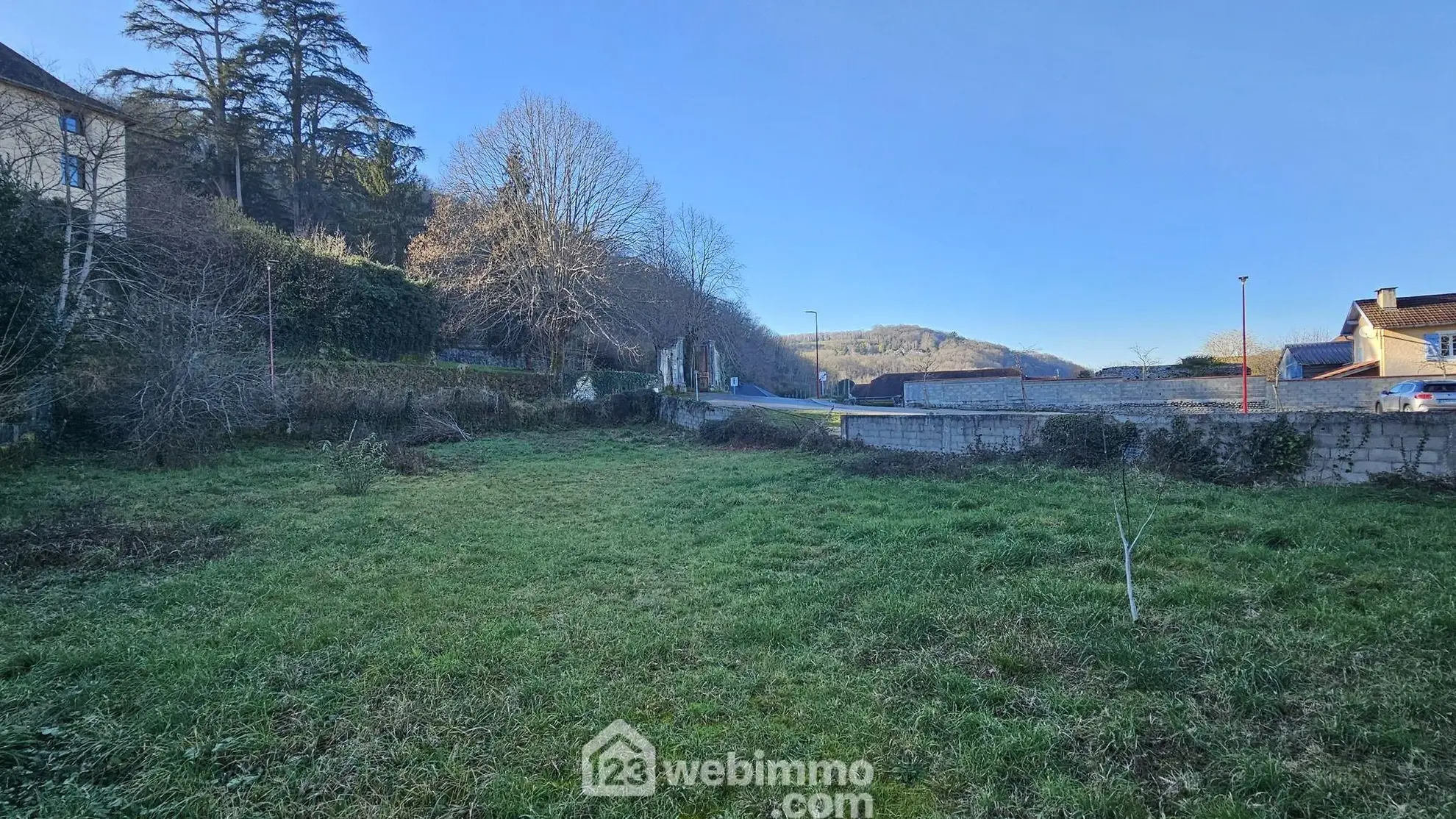 Maison à rénover avec grange sur terrain de 1200 m² à Narcastet 
