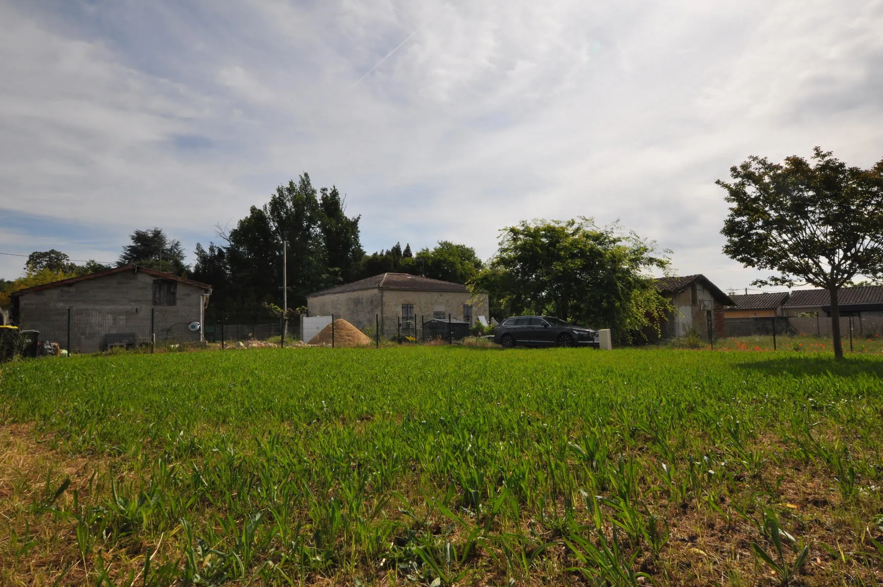 Terrain constructible de 432 m² à Portets dans un lotissement sécurisé 