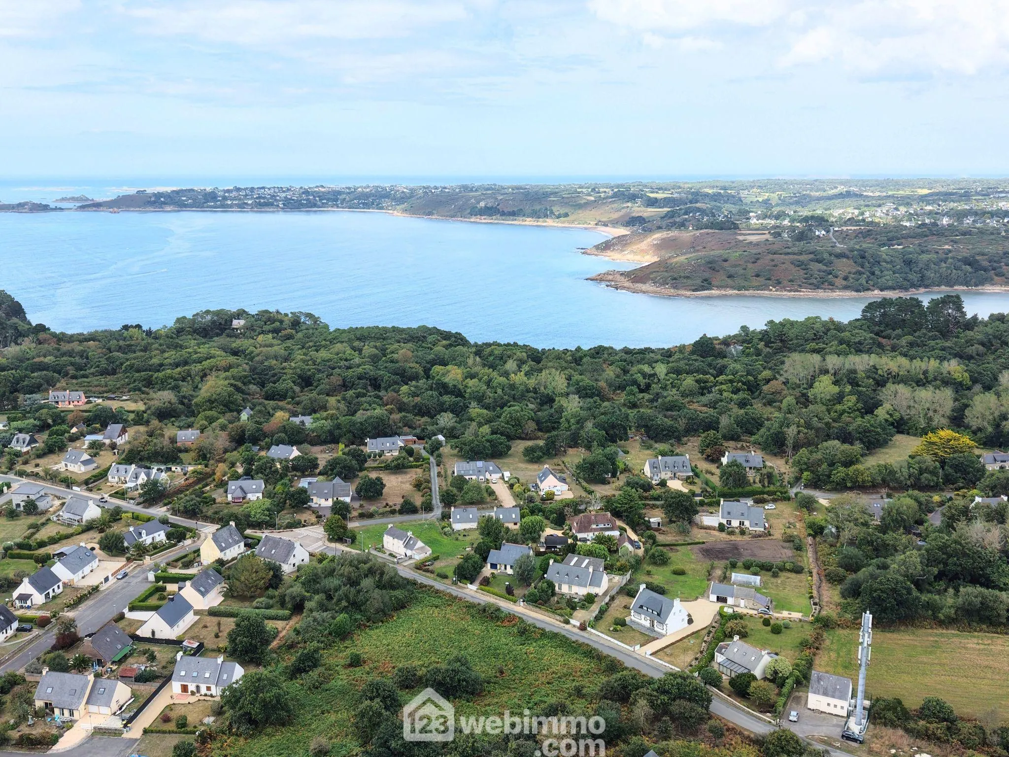 Maison néo-bretonne de 135 m² à Tredrez-Locquemeau proche plage 