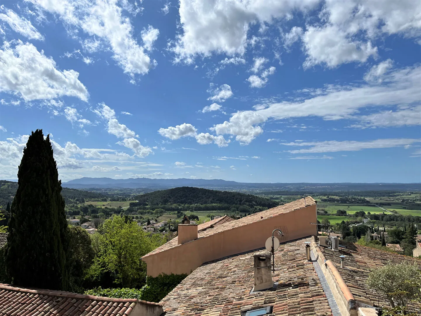 Appartement lumineux et rénové à Eguilles avec vue imprenable 