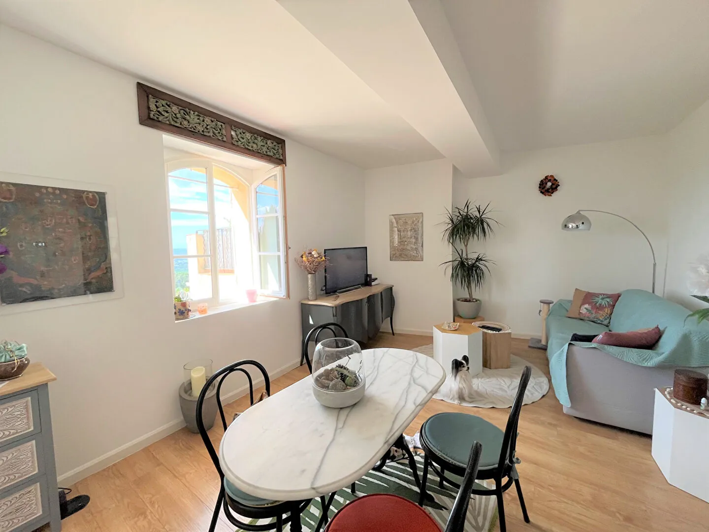 Appartement lumineux et rénové à Eguilles avec vue imprenable 