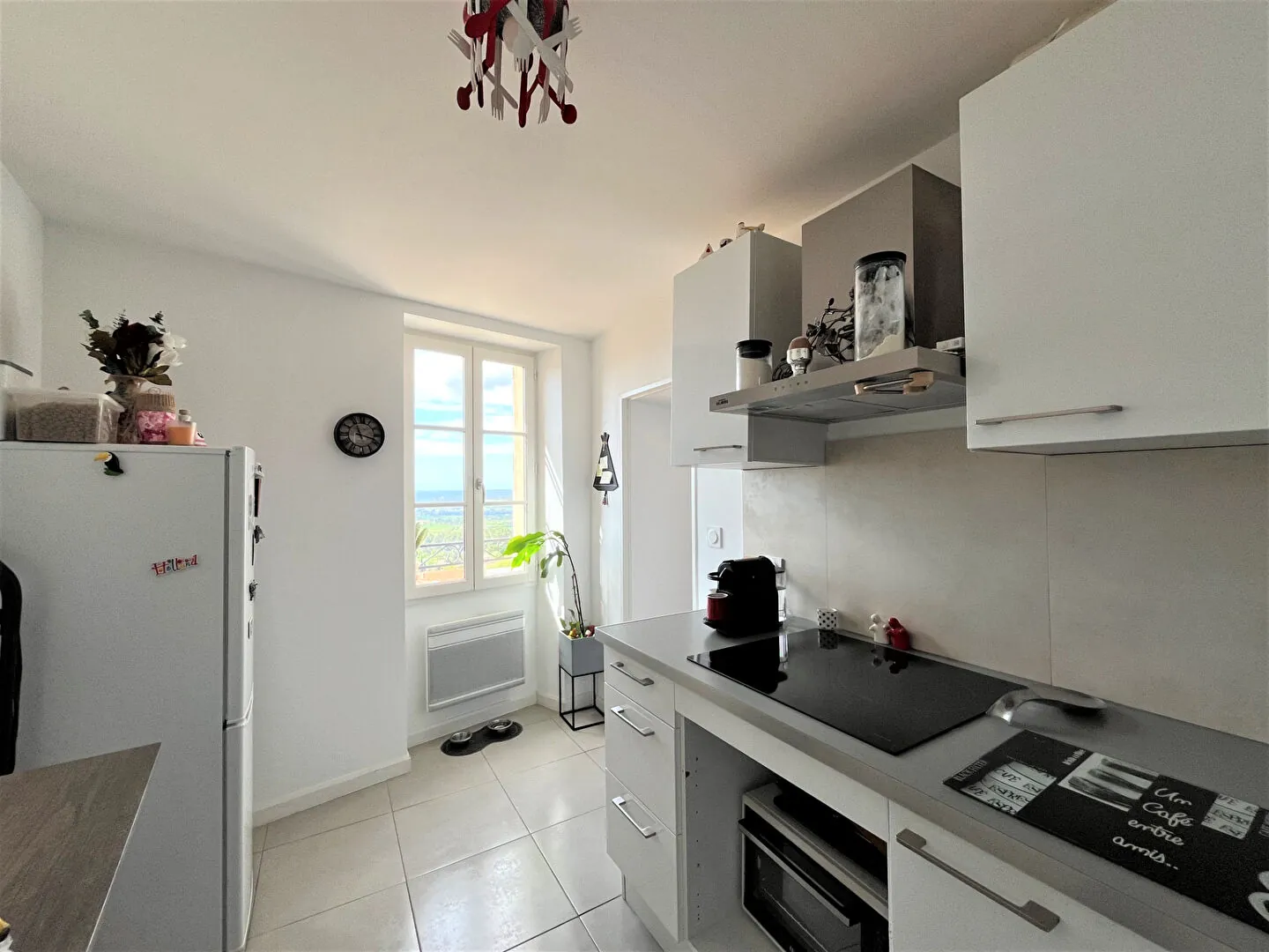 Appartement lumineux et rénové à Eguilles avec vue imprenable 