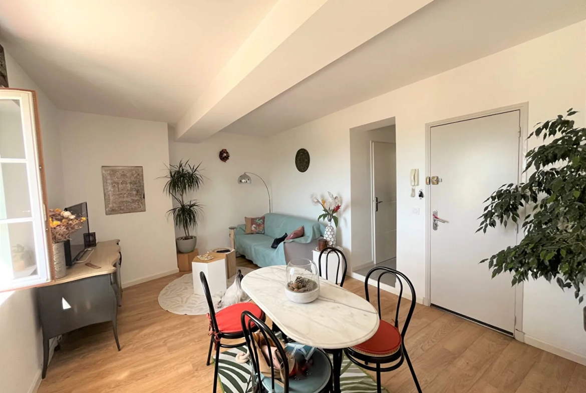 Appartement lumineux et rénové à Eguilles avec vue imprenable 
