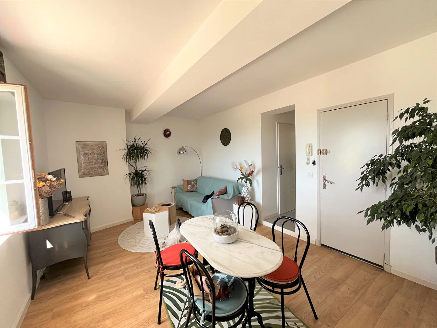 Appartement lumineux et rénové à Eguilles avec vue imprenable 