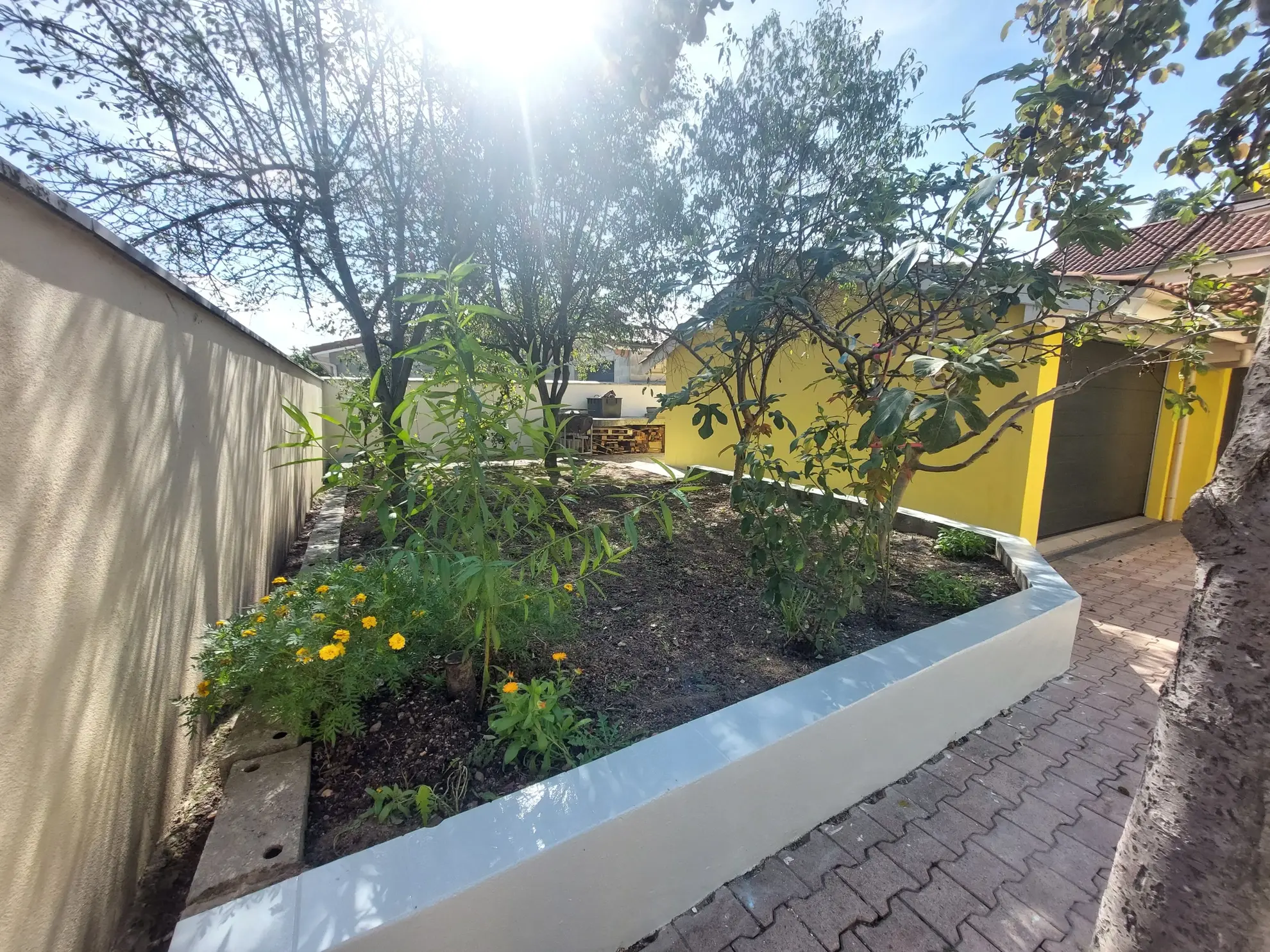 Maison individuelle de 110 m² avec grand terrain à Montbrison au centre-ville 