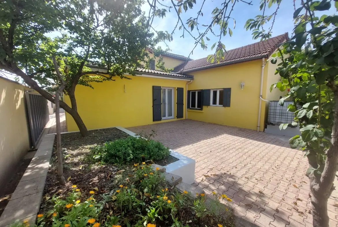 Maison individuelle de 110 m² avec grand terrain à Montbrison au centre-ville 