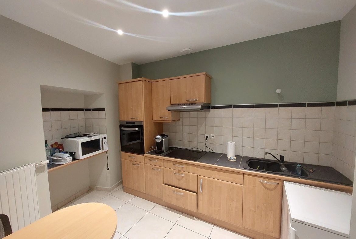 Appartement authentique en pierre au cœur de Montbrison, 82 m² 